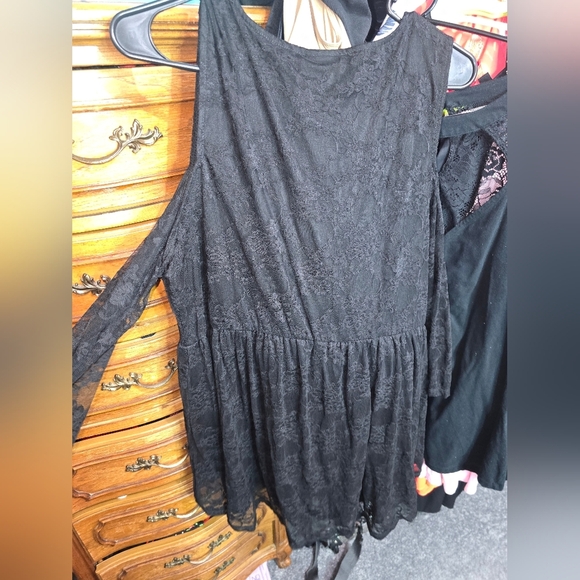 NWOT TORRID 2X Babydoll Stretch Lace Cold Shoulder Top - Picture 5 of 5